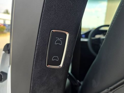 Used 2024 Tesla Model X Plaid image 39