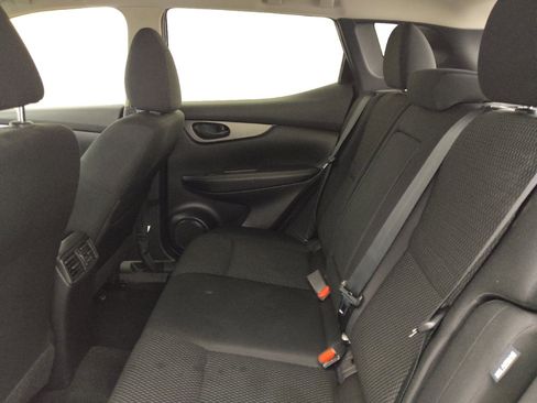 Used 2021 Nissan Rogue Sport S image 18