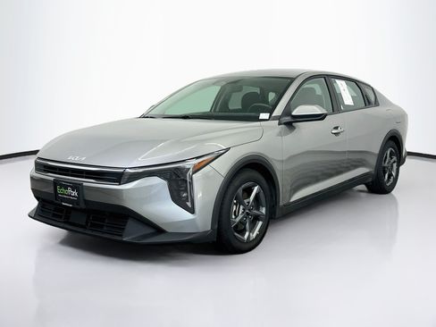Used 2025 Kia K4 FWD image 3