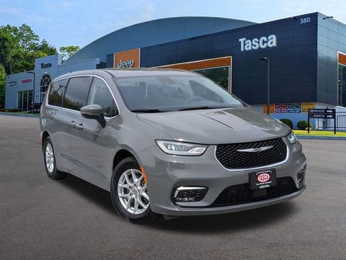 Used 2023 Chrysler Pacifica Touring-L FWD image 1