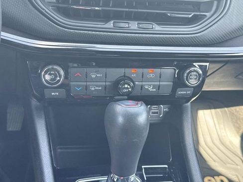 Used 2022 Jeep Compass Latitude AWD/4WD image 34