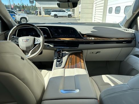Used 2024 Cadillac Escalade Sport Platinum w/ LPO, ONYX Package AWD/4WD image 18