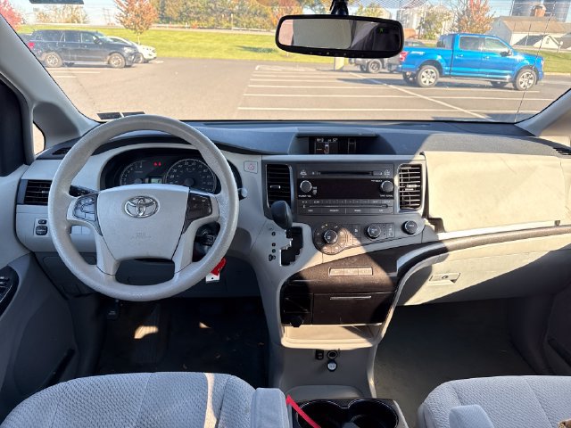 Used 2011 Toyota Sienna LE FWD image 17