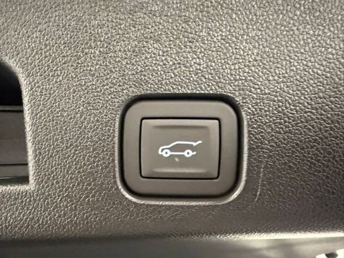 New 2026 Chevrolet Traverse High Country w/ LPO, Floor Liner Package FWD image 9