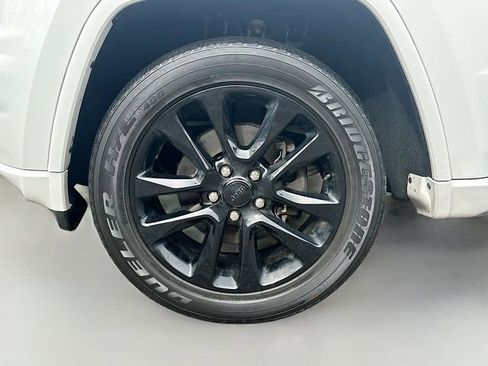 Used 2019 Jeep Grand Cherokee Altitude image 33