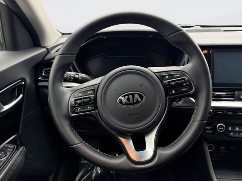 Used 2020 Kia Niro EX image 12