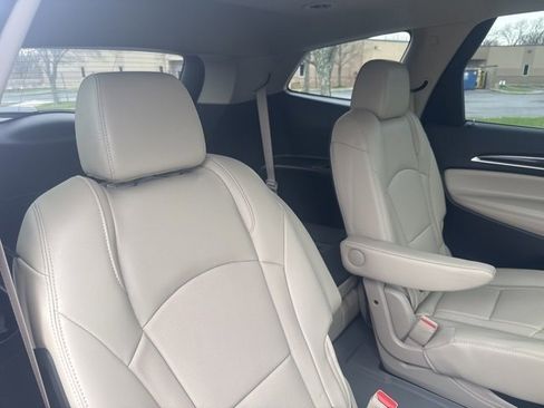 Used 2019 Buick Enclave Essence image 12