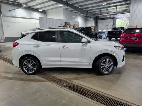 Used 2023 Buick Encore GX Select w/ Sport Touring Package AWD/4WD image 2