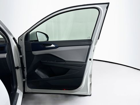 Used 2023 Volkswagen Taos SE image 30