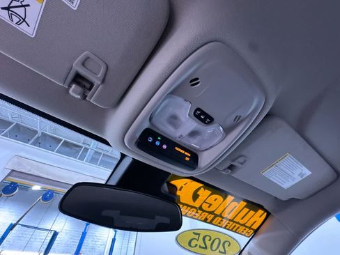 Used 2025 Buick Encore GX Preferred FWD image 31