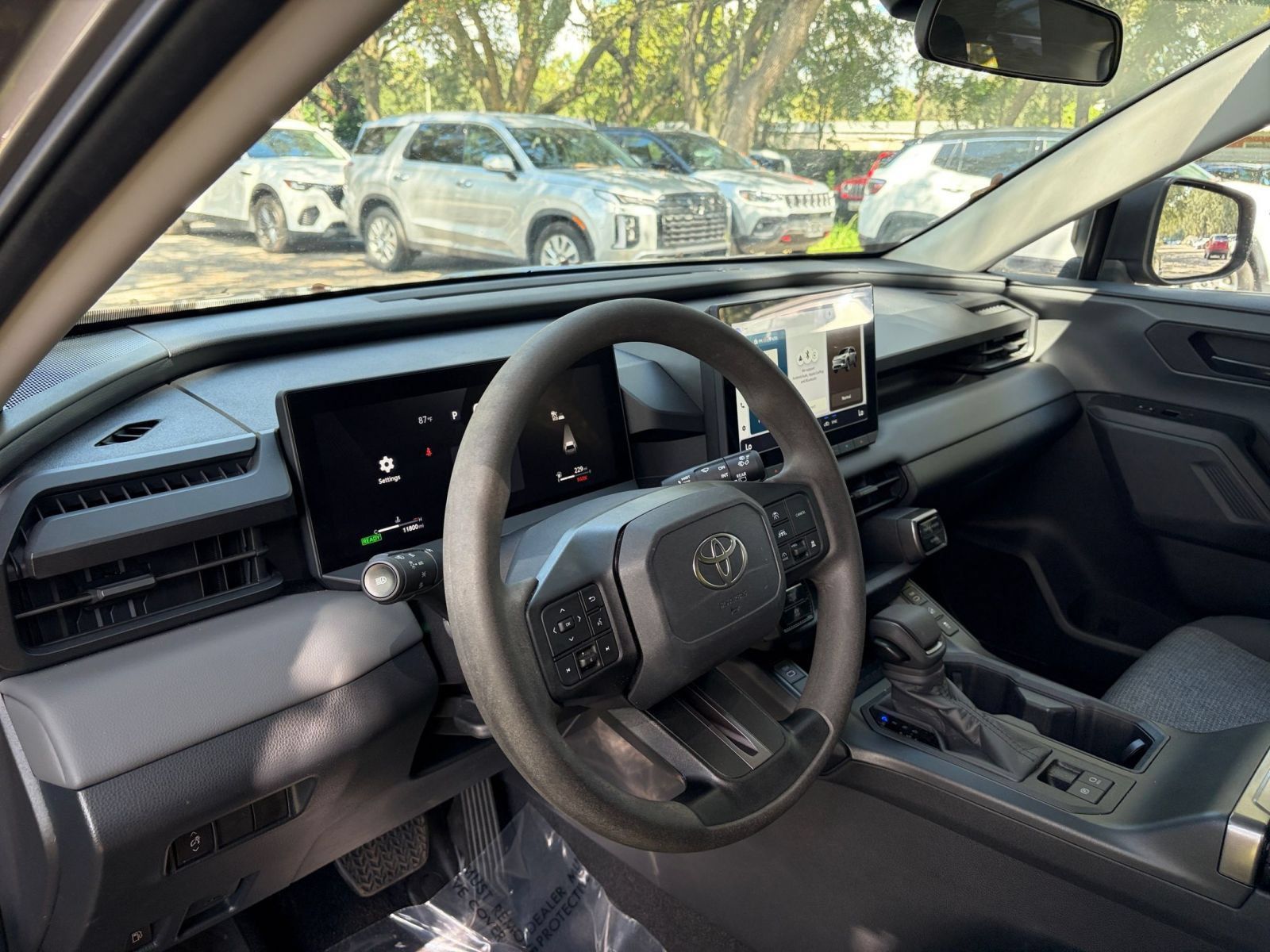 Used 2026 Toyota RAV4 LE AWD/4WD image 32