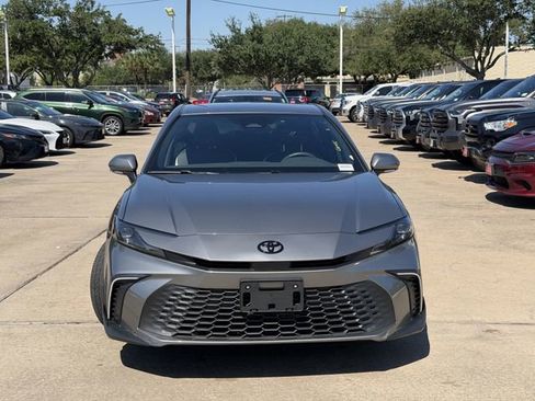 Used 2026 Toyota Camry SE w/ Convenience Package FWD image 2