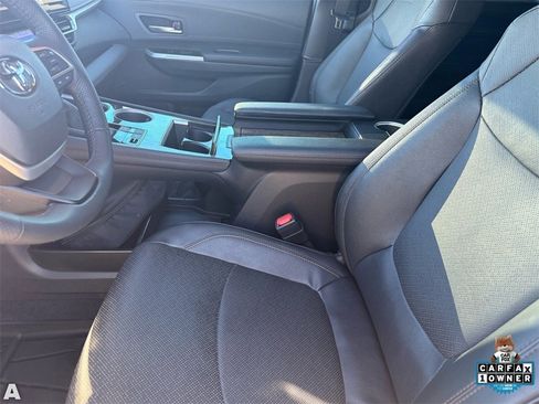 Used 2025 Toyota Sienna Platinum image 12