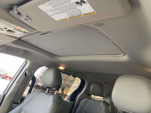 Used 2023 Toyota Sienna XLE FWD image 13