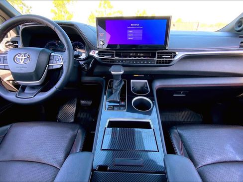 Used 2025 Toyota Sienna XSE image 15