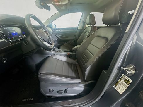 Used 2024 Volkswagen Jetta SE w/ Panoramic Sunroof Package image 13