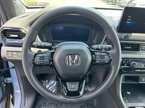 Used 2026 Honda Pilot Black Edition image 3