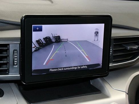 Used 2022 Ford Explorer XLT w/ Equipment Group 202A image 19