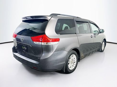 Used 2013 Toyota Sienna XLE FWD image 9