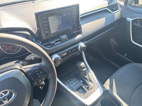 Used 2021 Toyota RAV4 LE image 20