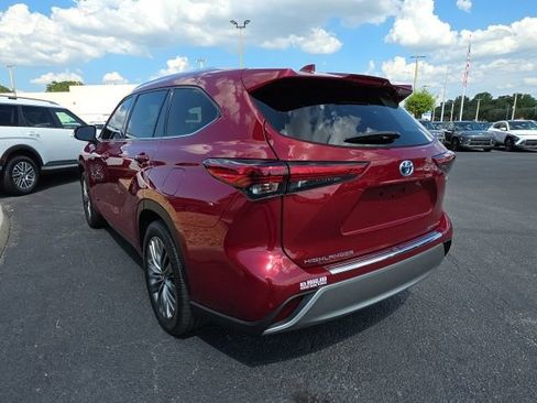 Used 2021 Toyota Highlander Platinum FWD image 3