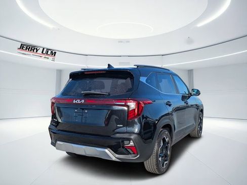 Used 2024 Kia Seltos EX image 3