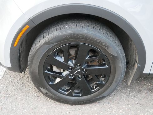 Used 2022 Kia Sorento S w/ Panoramic Sunroof Package AWD/4WD image 8