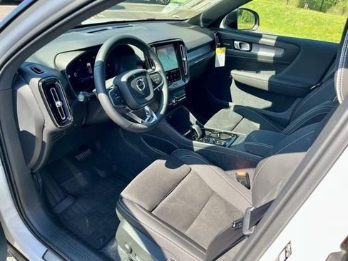 New 2026 Volvo XC40 B5 Ultra w/ Climate Package AWD/4WD image 11