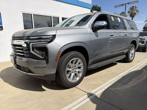 Used 2026 Chevrolet Suburban Premier AWD/4WD image 2