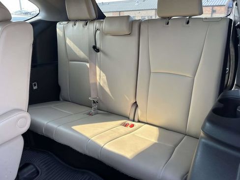 Used 2022 Toyota Highlander XLE FWD image 17