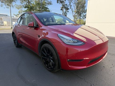Used 2022 Tesla Model Y Long Range AWD/4WD image 2