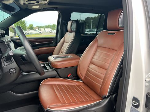Used 2023 GMC Yukon XL Denali Ultimate AWD/4WD image 16