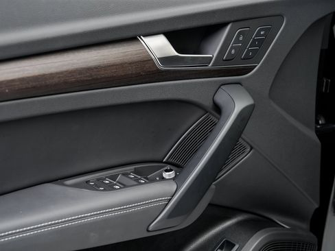 Certified 2025 Audi Q5 2.0T Premium Plus w/ Premium Plus Package image 7