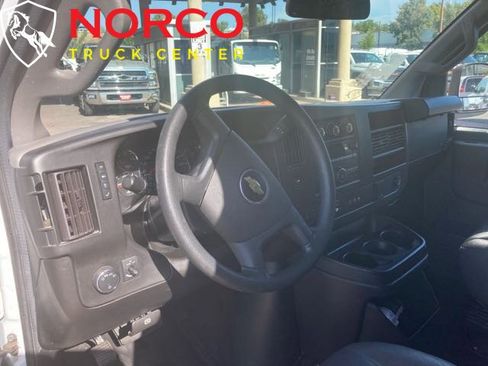 Used 2018 Chevrolet Express 2500 image 23
