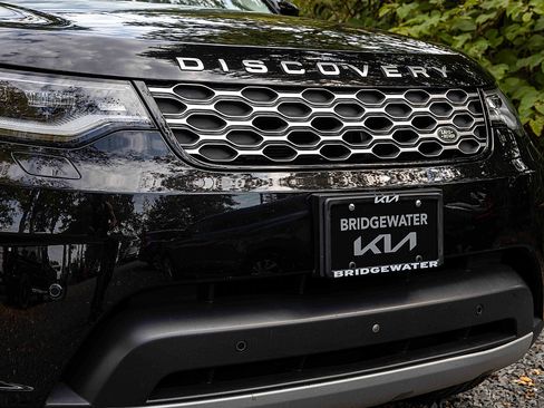 Used 2024 Land Rover Discovery S image 29