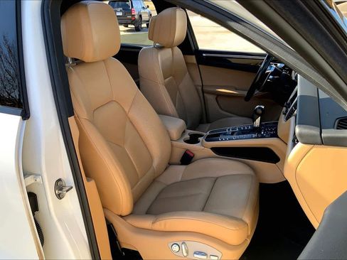 Used 2018 Porsche Macan S image 8