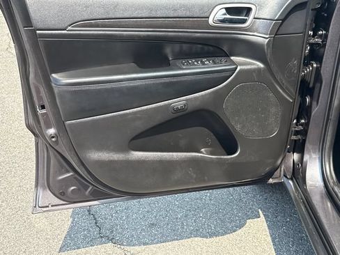 Used 2018 Jeep Grand Cherokee Limited RWD image 10