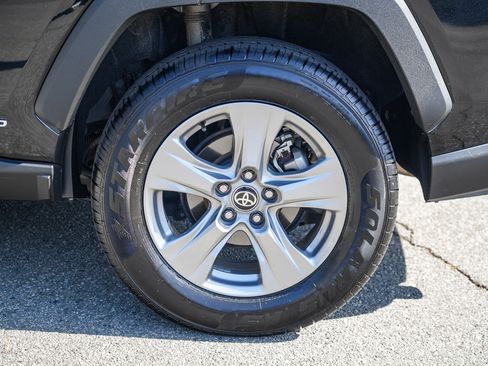 Used 2025 Toyota RAV4 XLE AWD/4WD image 10