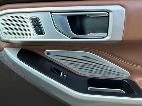 Used 2021 Ford Explorer King Ranch w/ Premium Technology Package image 22