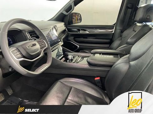 Used 2022 Jeep Wagoneer Series I w/ Premium Group I AWD/4WD image 12