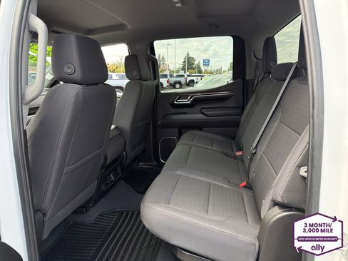 Used 2023 Chevrolet Silverado 1500 LT w/ Z71 Off-Road Package AWD/4WD image 11