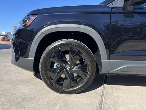 New 2026 Volkswagen Taos SE image 5