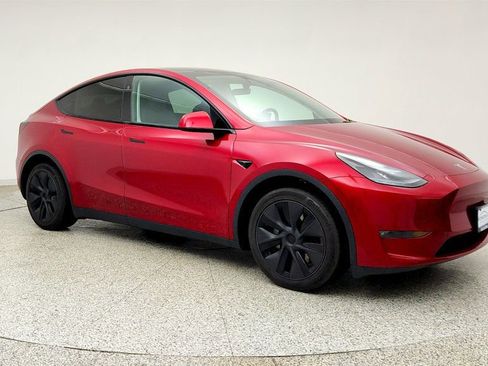 Used 2025 Tesla Model Y Long Range AWD/4WD image 3