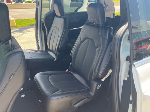 New 2027 Chrysler Pacifica Select w/ Family Tech Group FWD image 19