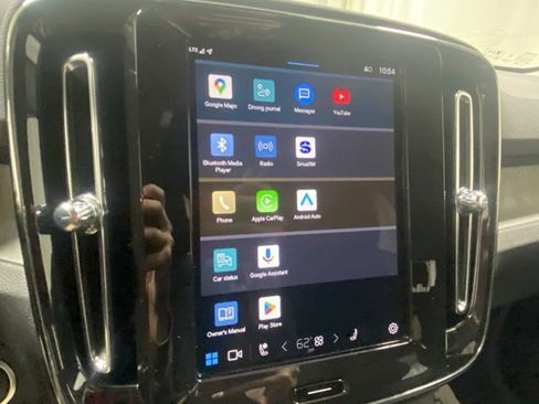 Used 2025 Volvo XC40 B5 Core image 22