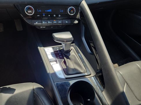Used 2025 Hyundai Elantra Limited FWD image 22