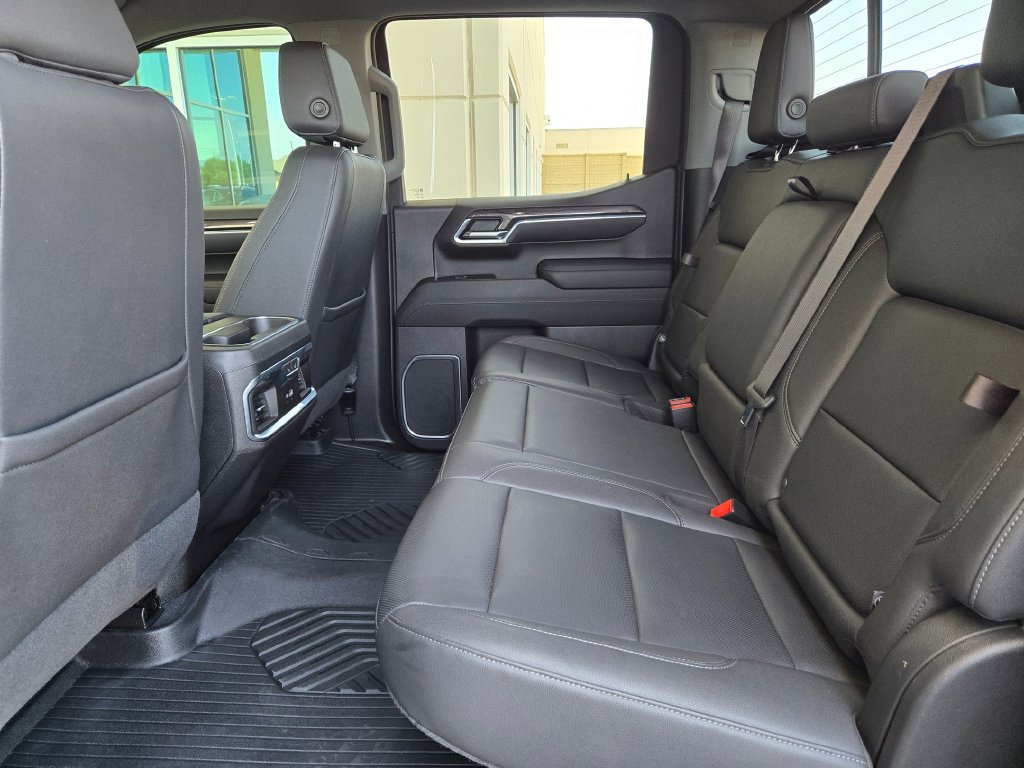 Used 2023 Chevrolet Silverado 1500 LTZ AWD/4WD image 15