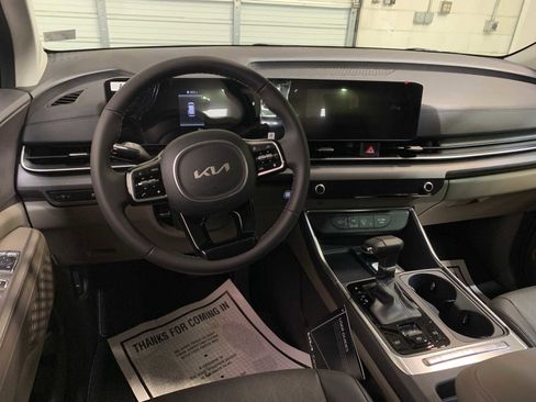 New 2026 Kia Carnival EX image 4