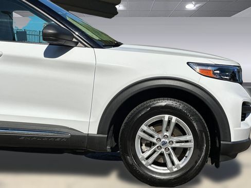 Used 2022 Ford Explorer XLT image 34