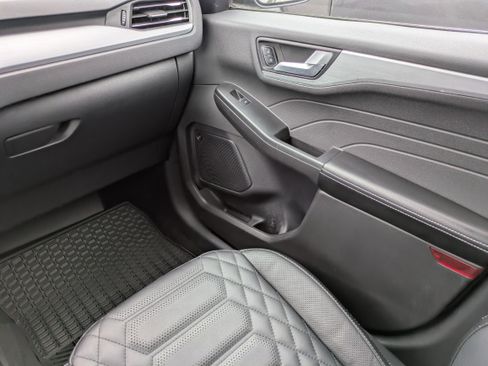 Used 2024 Ford Escape Platinum w/ Premium Technology Package FWD image 20